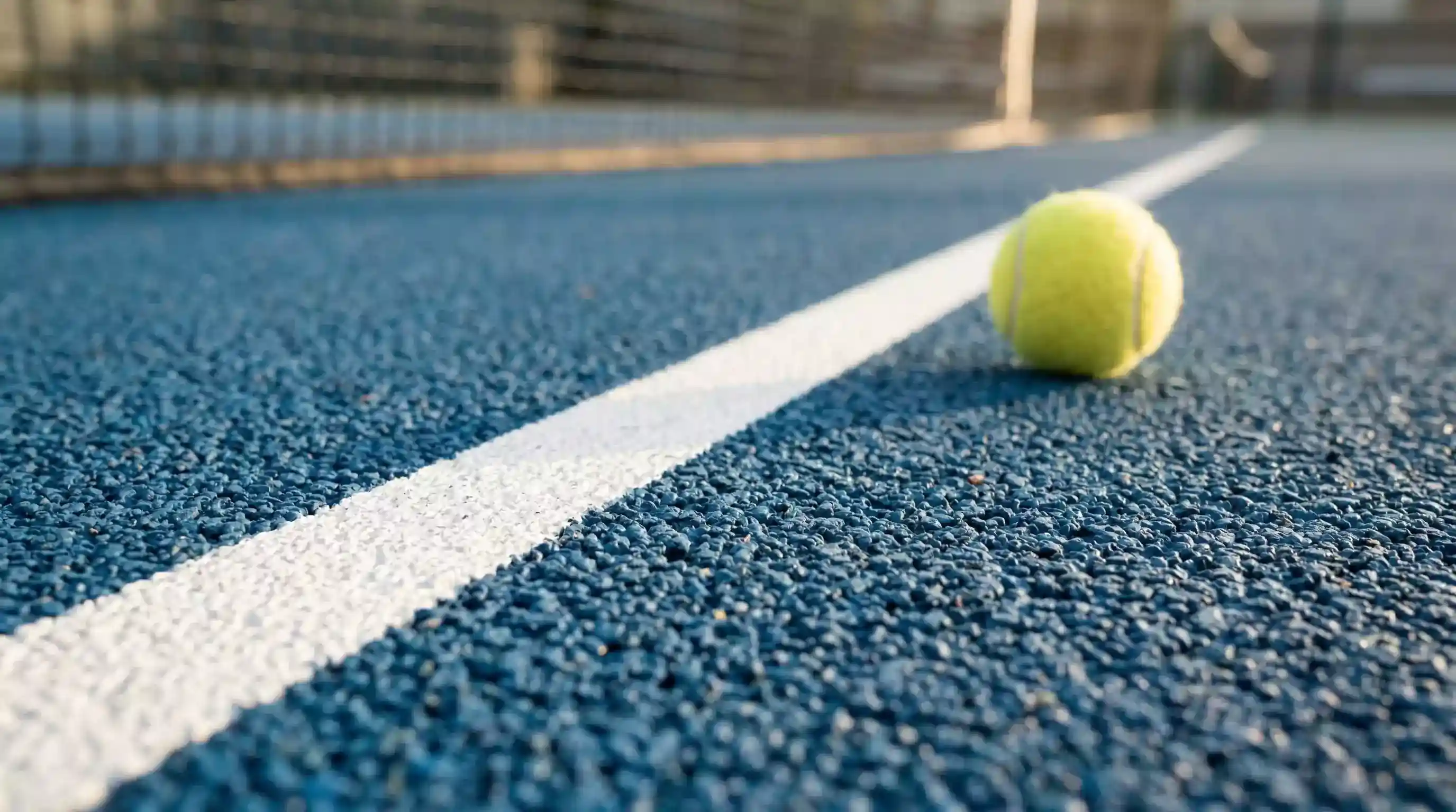 Detalle de la superficie GreenSet de pista dura del Open de Australia con lineas de la cancha visibles